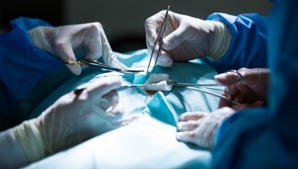 Medicazione di una ferita chirurgica: come si fa?